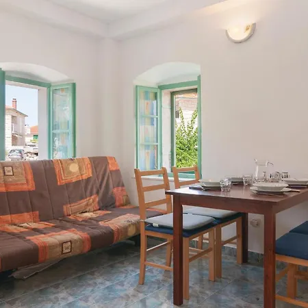 In With Kitchen * Postira