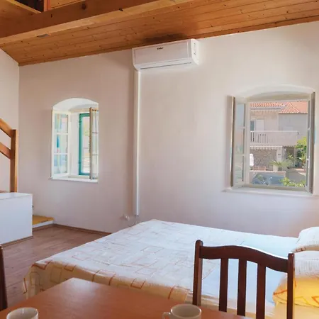 Nice Home In Postira With Kitchen *